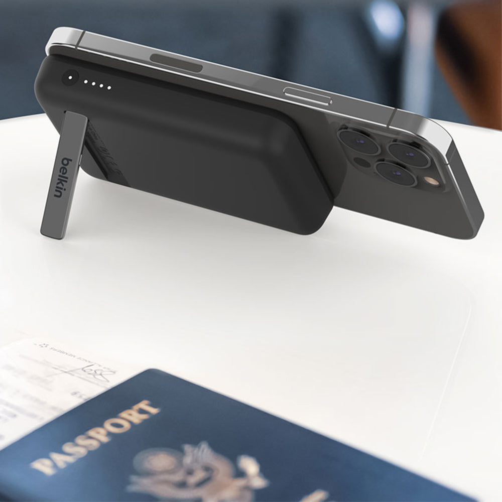 Belkin BoostCharge Magnetic Wireless Power Bank 5k + Stand - Black